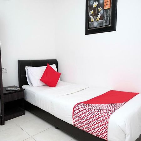Oyo 711 Tawaquf Inn Kampong Telaga Batin Екстериор снимка